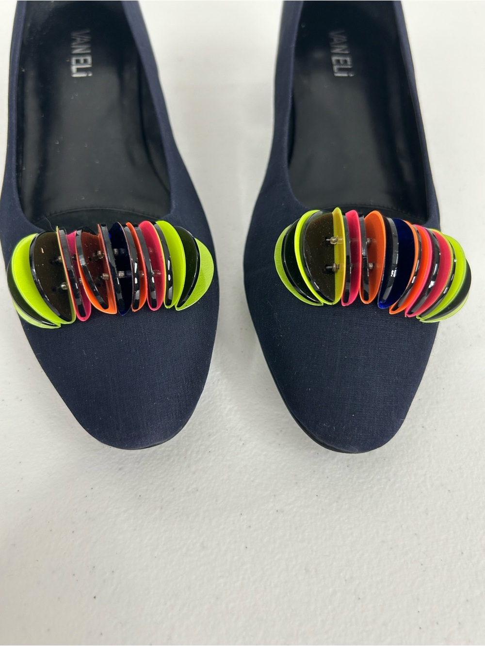 Vaneli Navy Blue Stacked Low Block Heels with Multicolored Disc Design Size 8 N - Picture 3 of 10